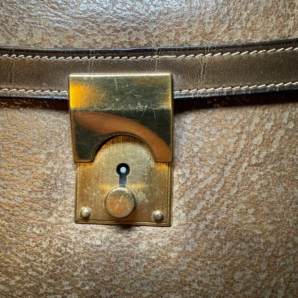 Vintage Textured Brown Leather shoulder Bag Brass Hardware‎ Padded Strap